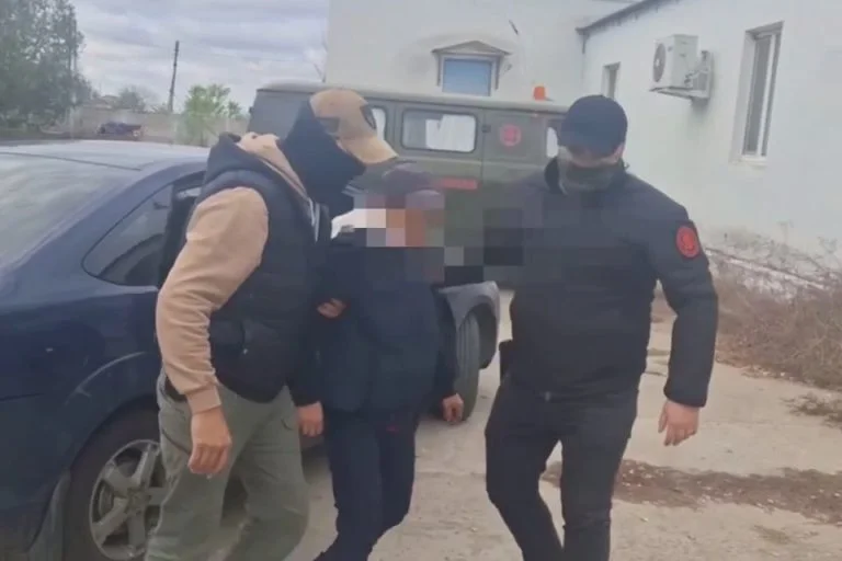 Жительку ТОТ Херсонщини звинуватили у спаленні російського прапору