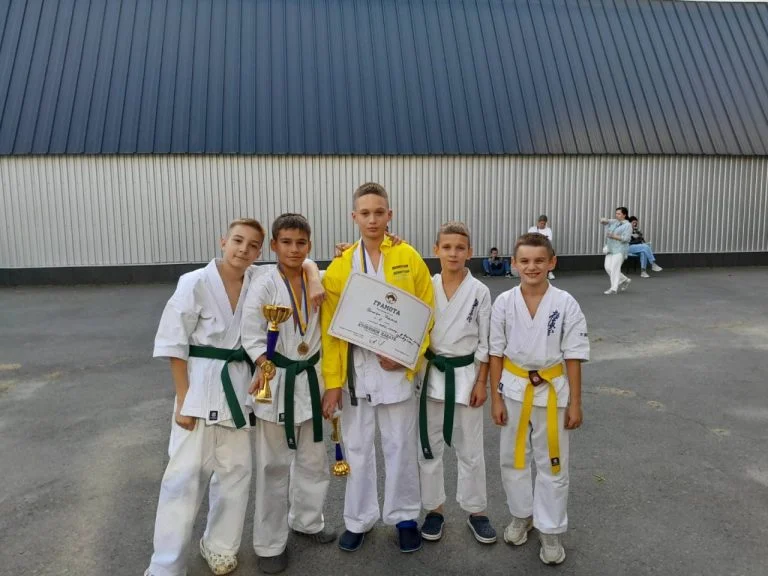 Херсонські каратисти вибороли десять нагород на турнірі у Дніпрі
