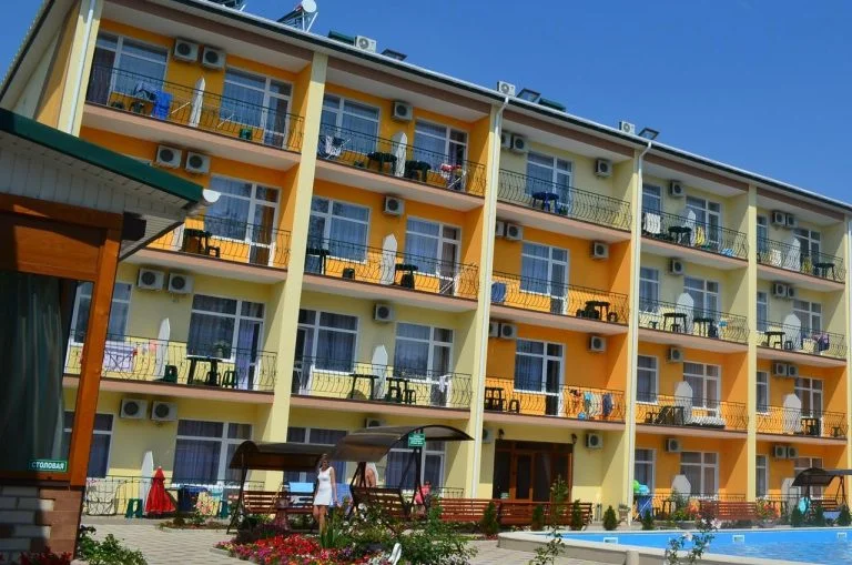 Окупаційна влада захопила пансіонат у Залізному Порту і видає його за новозбудований Будинок молоді