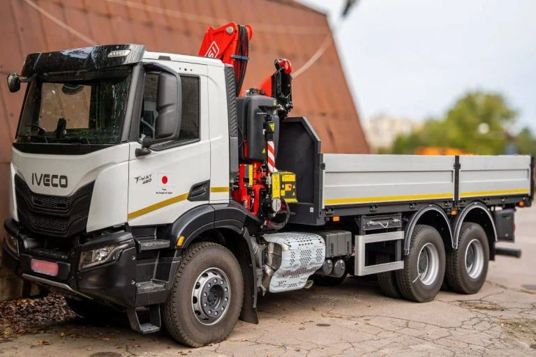 У Херсоні одному з КП передали вантажівки