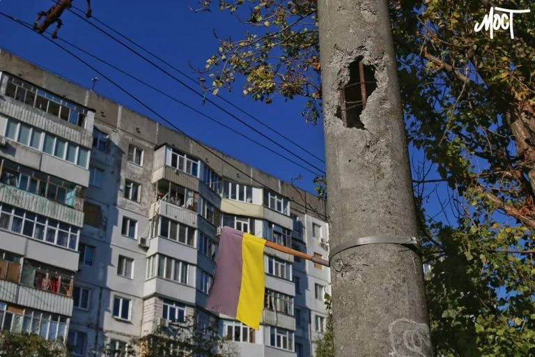 Росіяни обстріляли багатоповерхівку в Херсоні: є жертви та постраждалі обстріл