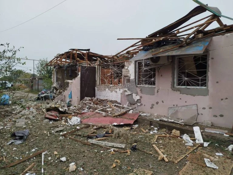 Минулої доби на Херсонщині росіяни обстріляли 19 населених пунктів Про це повідомив начальник Бериславської РВА Володимир Літвінов.