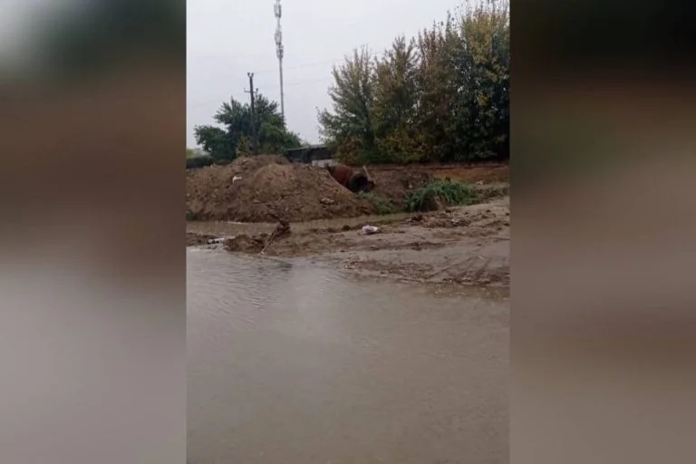 У Херсоні дощ затопив недобудовану каналізацію (фото)