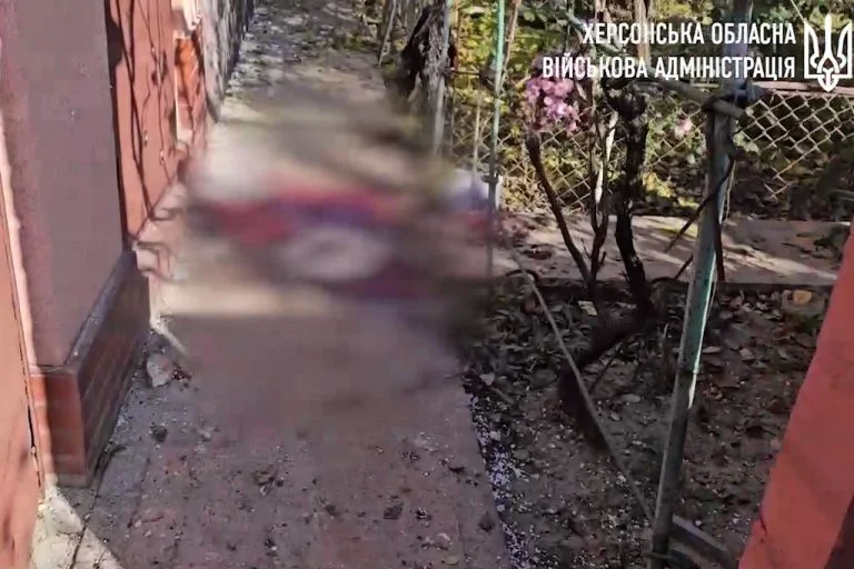 Російська армія обстріляла Херсон: загинув літній чоловік