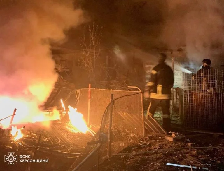 У Херсоні через ворожий обстріл постраждав рятувальник