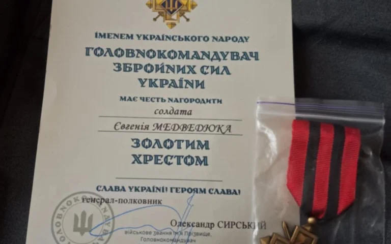 Військового з Херсонщини нагородили почесним знаком “Золотий хрест”