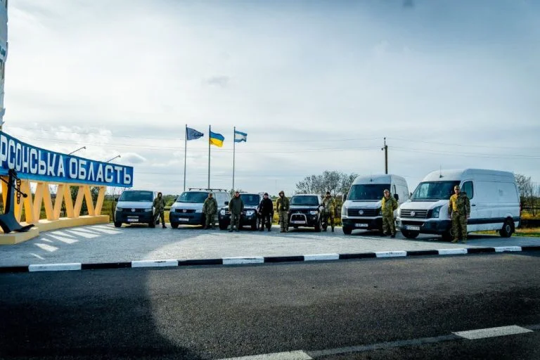 На Херсонщині військовим передали партію машин
