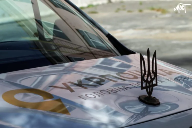 У Херсоні можливі затримки доставки посилок “Укрпоштою” тризуб укрпошта