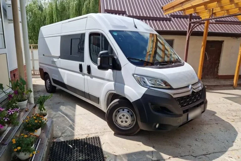 У Херсоні одному з КП дозволили списати фургон 2023 року випуску