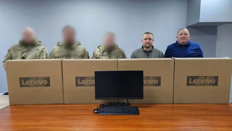 На Херсонщині закупили моноблоки для роботи пунктів управління зв’язківців одного з військових підрозділів на Херсонщині