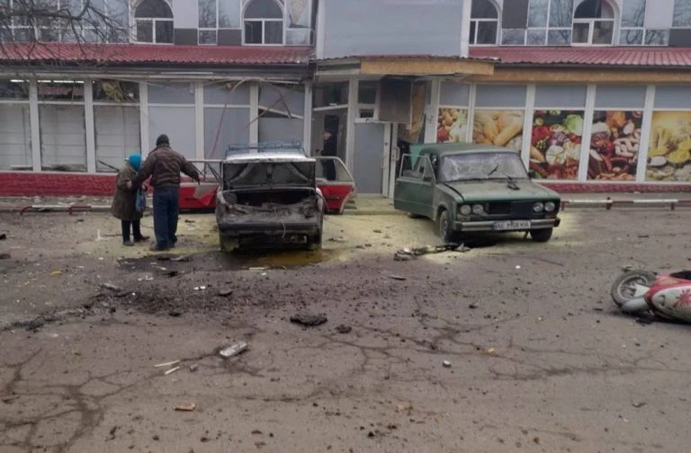 Зранку росіяни атакували дроном Нововоронцовку. Попередньо, постраждали троє людей, які перебували на вулиці.