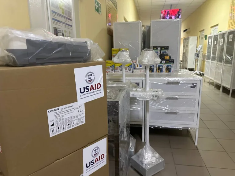 Три лікарні Херсонщини отримали обладнання