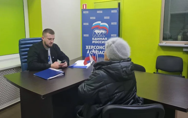 23-річного голову окупаційної ради депутатів Каховки на Херсонщині Олександра Зуєва визнали винним у водінні автівкою у стані наркотичного сп'яніння та призначили йому штраф.