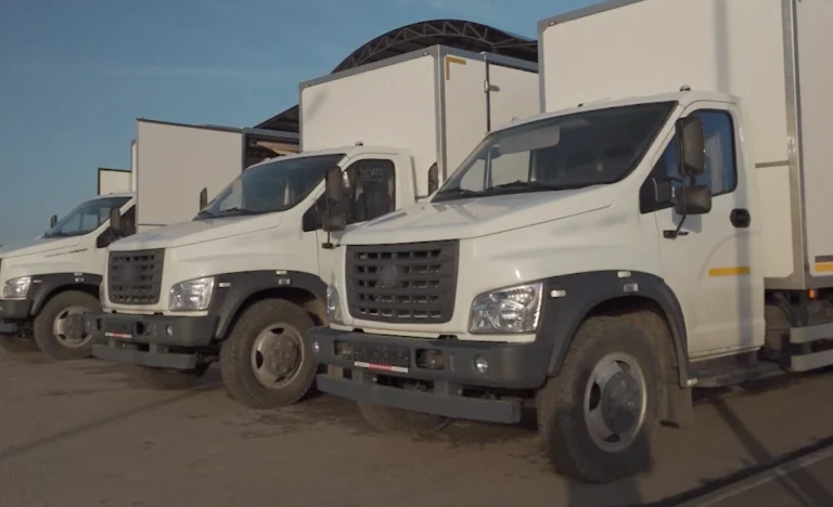 Росіяни передали трьом громадам на лівобережній Херсонщині автоклуби - майданчики, які "забезпечать можливість проводити культурно-масові заходи у віддалених куточках області",