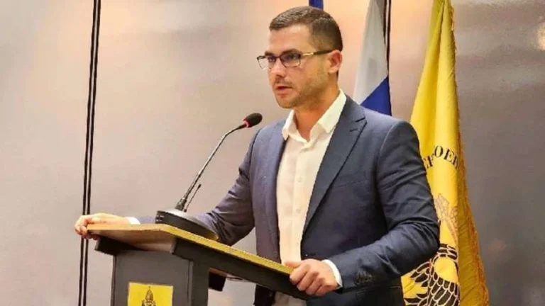 Журналісти показали, як блогер “Бидло” крав “кістки Потьомкіна”, тікаючи з Херсона