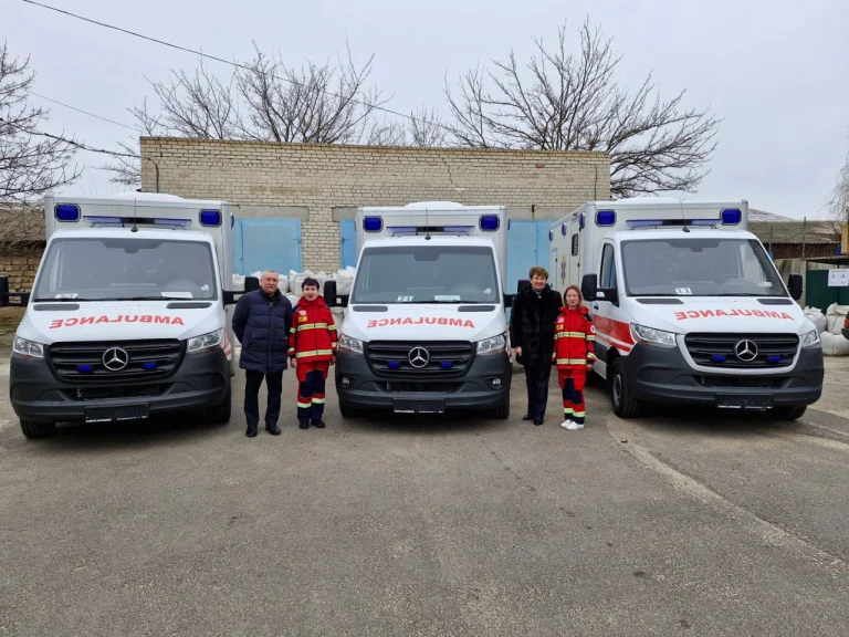 Херсонщина отримала три реанімобілі