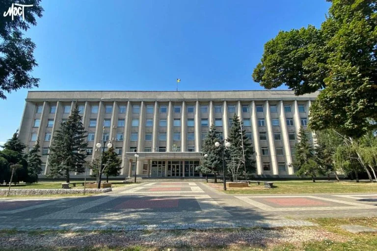 АМКУ вимагає від Мрочка обрати компанію, що вивозитиме сміття прозоро