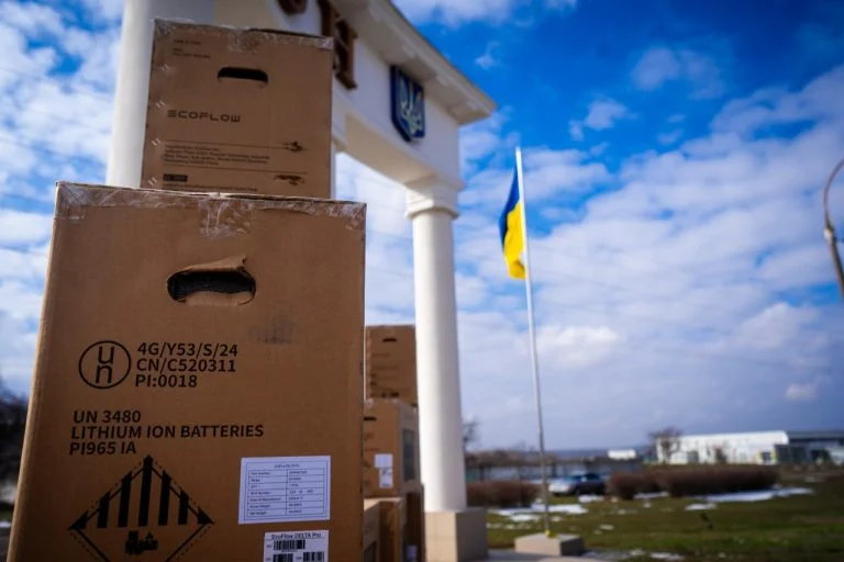 Медзаклади Херсонщини отримали зарядні станції Ecoflow від Люксембургу