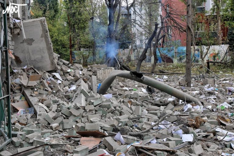 Росіяни скинули 3 КАБи на Херсон Наслідки ворожих обстрілів Херсонщини