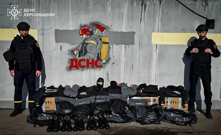 Херсонські рятувальники отримали нове обладнання для підводного розмінування