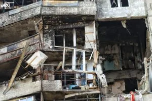 У Бериславі внаслідок атаки російських дронів зруйновано багатоповерховий будинок. Постраждалі мешканці залишилися без даху над головою. Подробиці – у матеріалі.