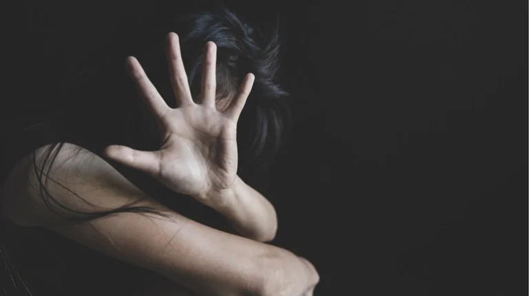 Найменшій жертві було 10 років. На Херсонщині організатор ДБСТ підозрюється у зґвалтуванні вихованок