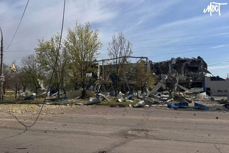 Який вигляд має Херсон після удару РФ чотирма КАБами та артобстрілу (ВІДЕО)