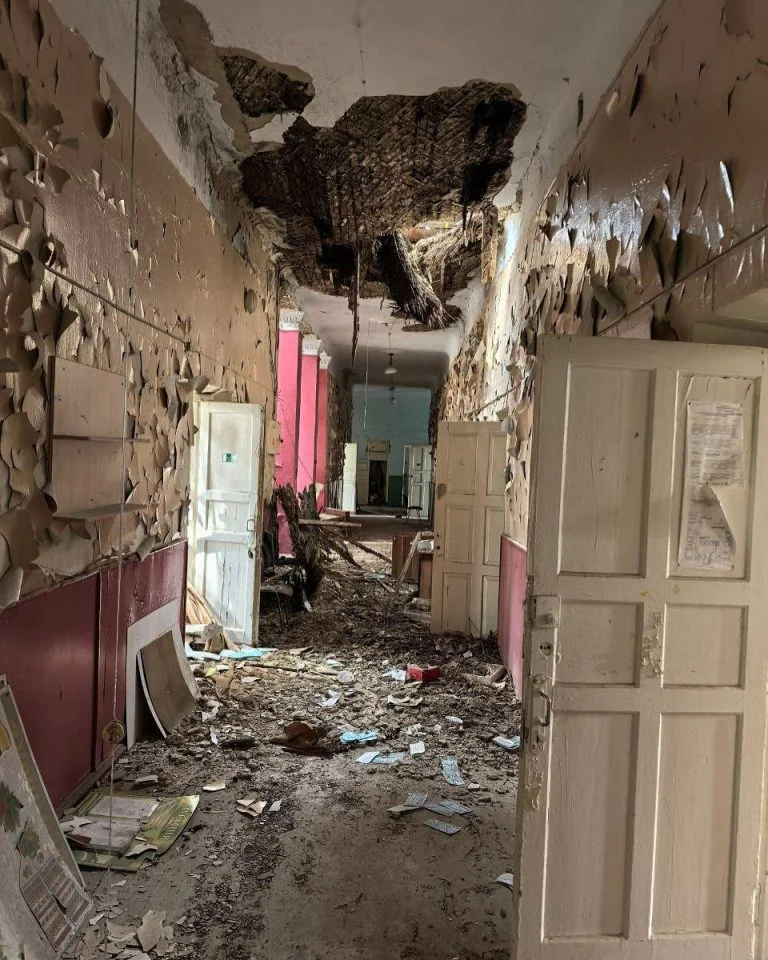 Британська шеф-кухарка з Каховки показала свою знищену школу (ФОТО)