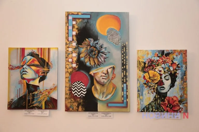 У Миколаєві експонують художню виставку артистки-вокалістки херсонського театру