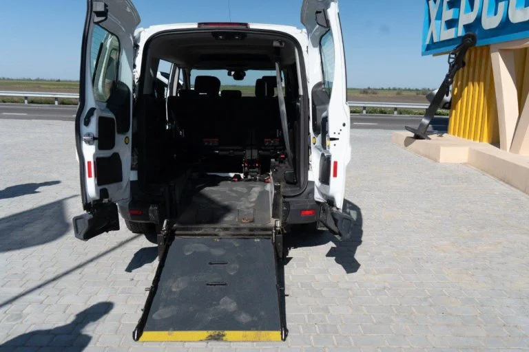 “Авто для незламних”: Чорнобаївська громада отримала спецтранспорт