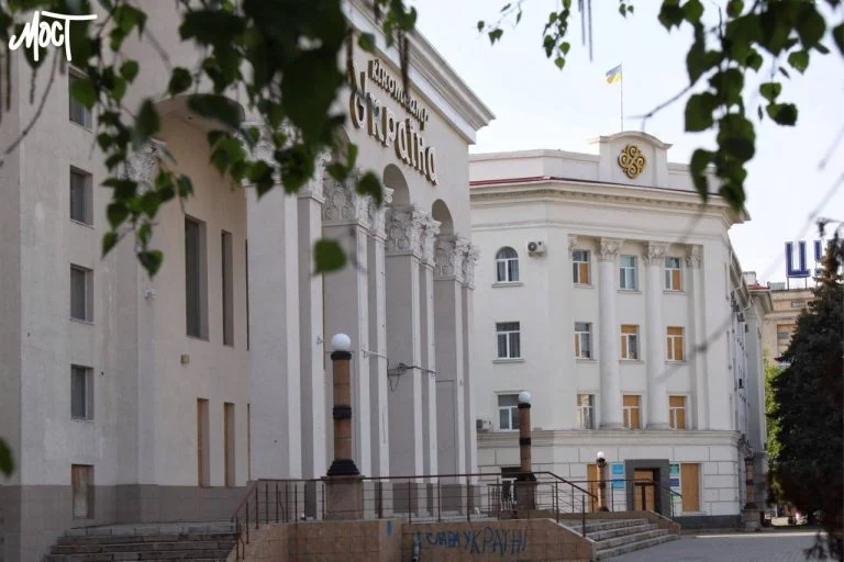 Військові РФ знову скинули вибухівку у центрі Херсона: є жертви (ОНОВЛЕНО)