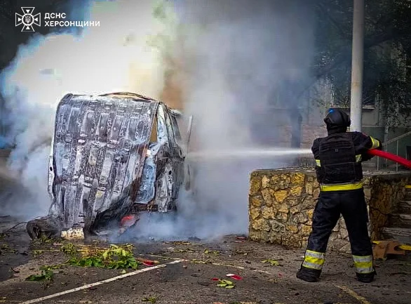 Армія РФ атакувала дроном авто медиків у Херсоні: водій загинув, двоє працівників поранені