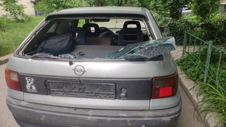 У Херсоні росіяни атакували машину волонтерів “Справа громад” (фото)