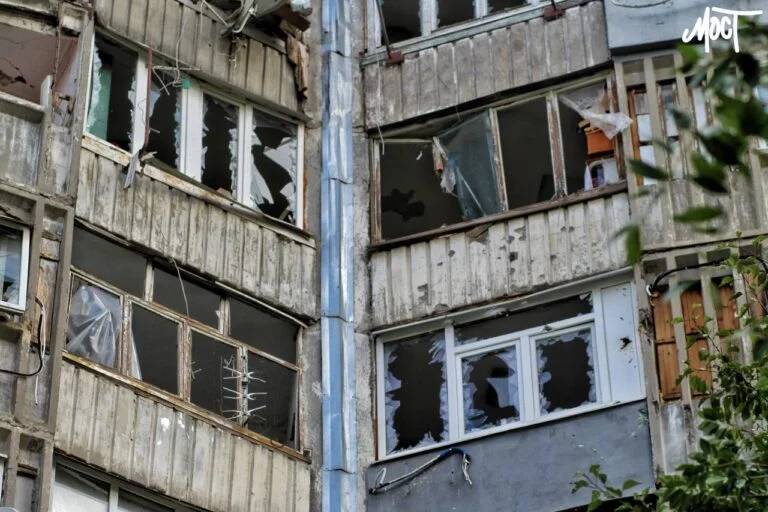 Наслідки нічного російського обстрілу Херсона (фото, відео)