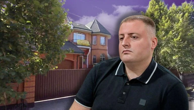 роман мроко купив будинок