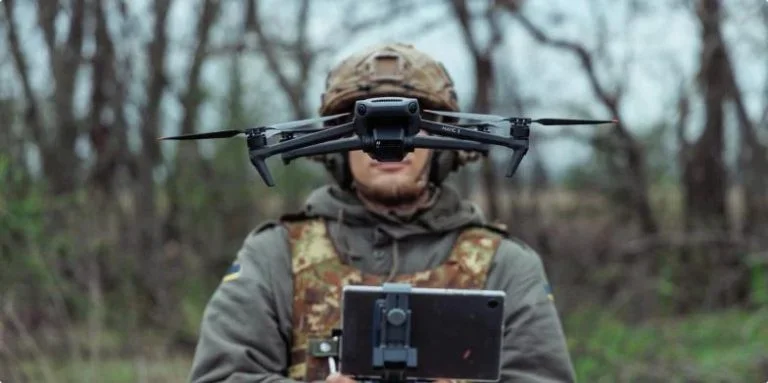 Військові показали, як знищують техніку РФ в Олешках (відео)