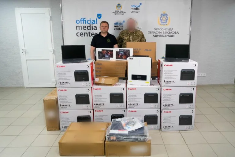 Підрозділи морпіхів, які працюють на Херсонщині, отримали партію оргтехніки