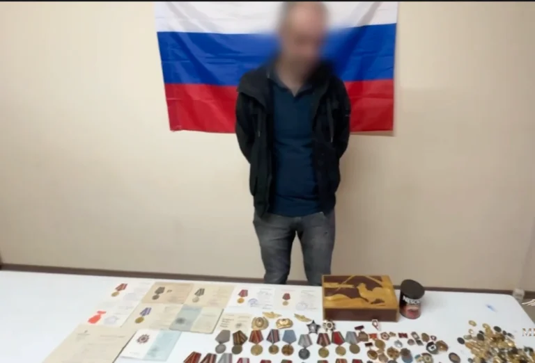 Окупанти погрожують жителю Голопристанської громади тюрмою – у його смітнику знайшли медалі ветерана