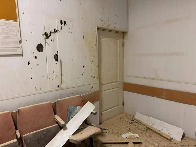 Уламкові поранення та контузія: став відомий стан постраждалих через обстріл лікарні у Херсоні