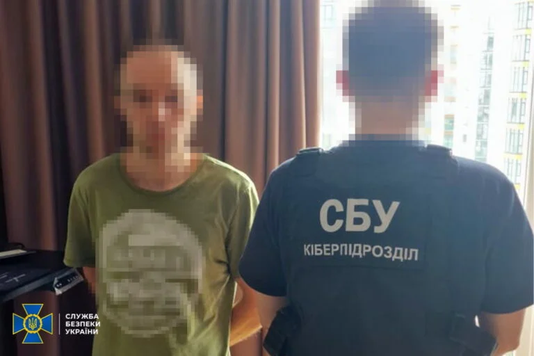 СБУ затримала “айтішника”, який працював на окупаційну адміністрацію Херсонщини