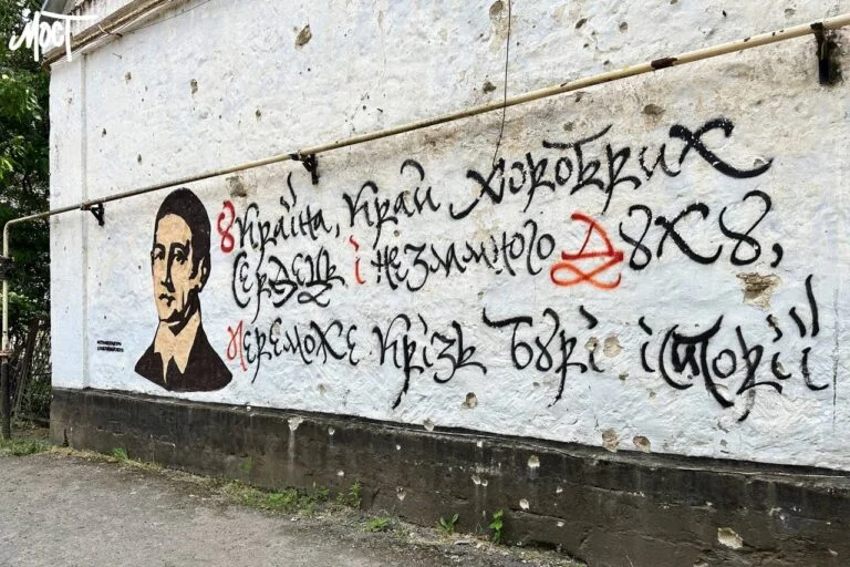 У Херсоні та області створили понад 120 патріотичних муралів у межах проєкту «Стіни культури»