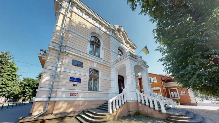 Музей у Коломиї отримав експонати війни з Херсонщини