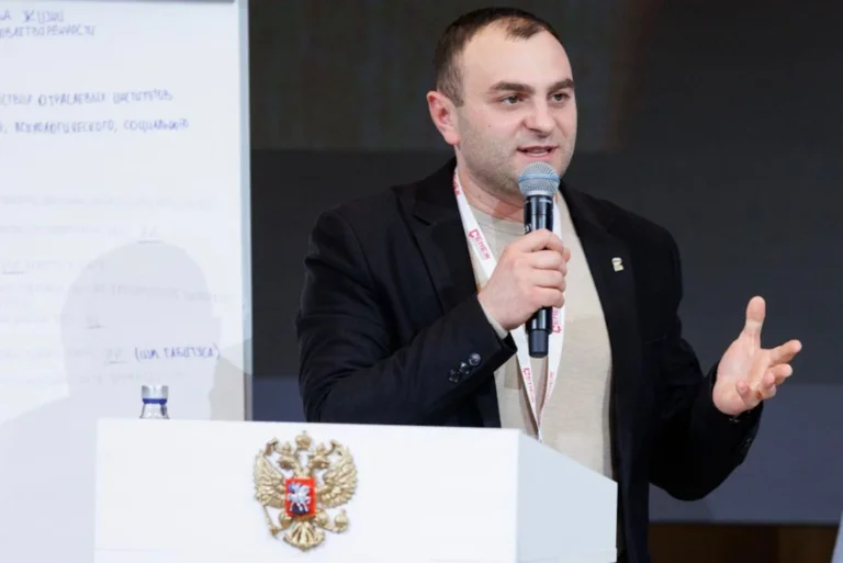 Керувати Новою Каховкою окупанти призначили російського військового