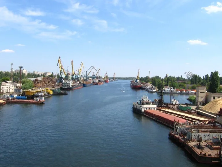 Чотирьох мешканців Херсона засудили за розграбування річкового порту