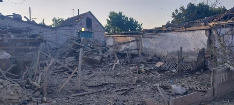 Росіяни обстріляли Комишани – поранено жінку