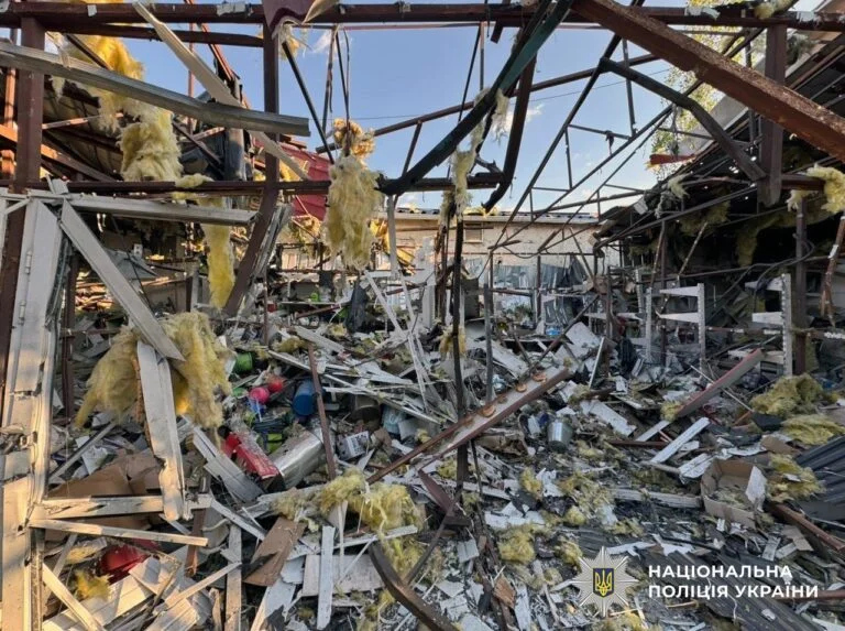 Вночі армія РФ обстріляла один з ринків у Херсоні (ФОТО)