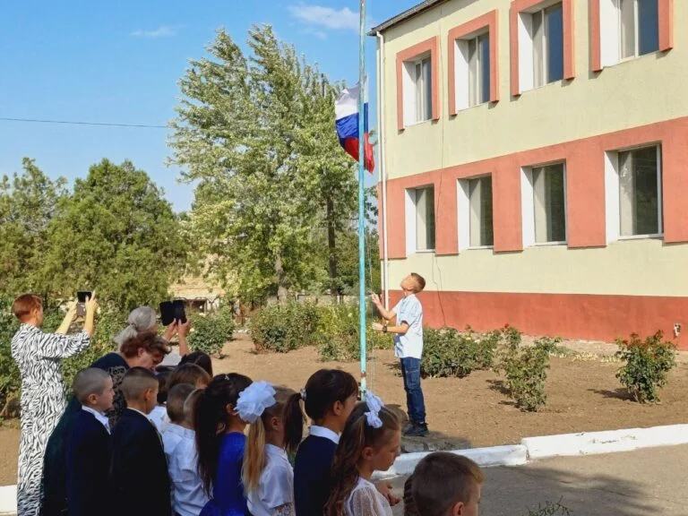 Окупанти запустили 8 шкіл у так званому Каланчацькому окрузі: МОСТ дізнався, хто їх очолює