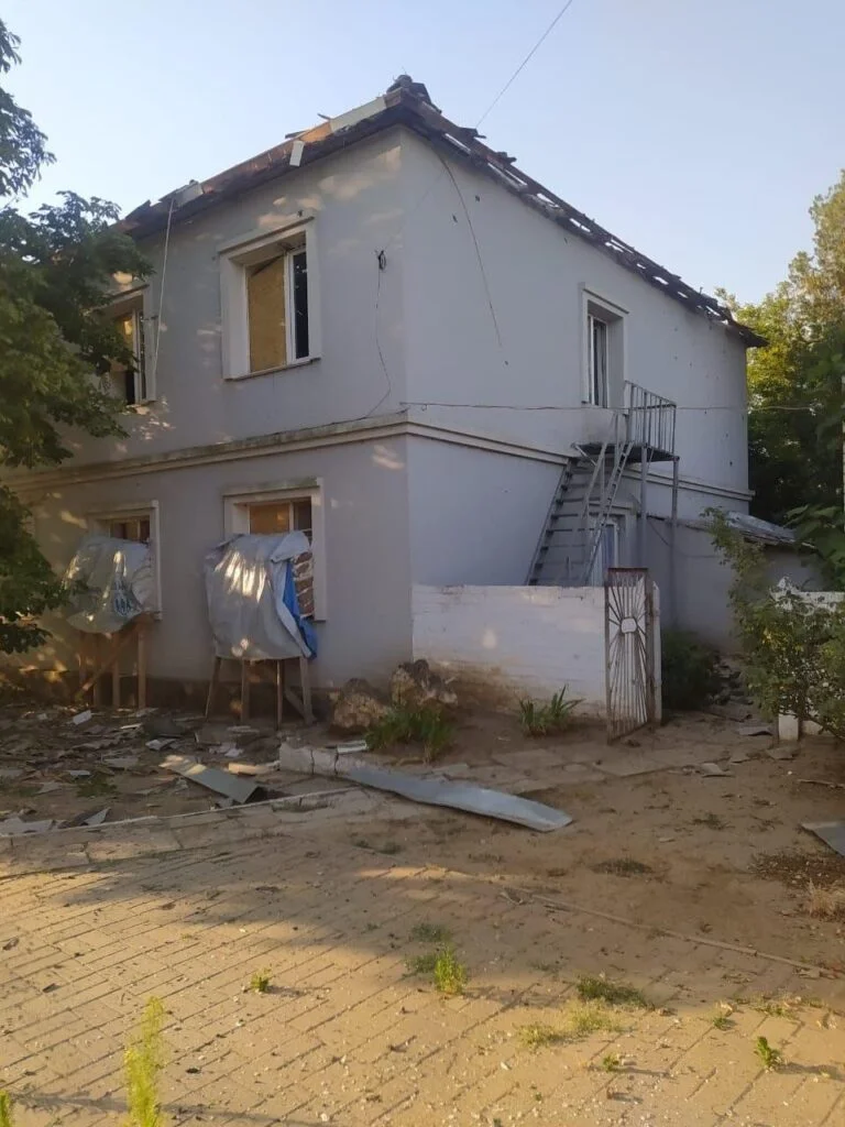 Війська РФ вдарили по Білозерці на Херсонщині: пошкоджено медзаклад