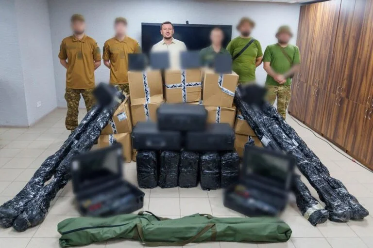 На Херсонщині підрозділи Сил оборони отримали обладнання для захисту БпЛА від російських РЕБ