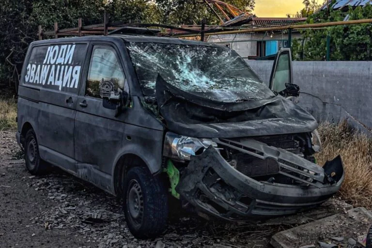 На Херсонщині росіяни знову атакували з FPV-дрона авто волонтера Андрія Пєтухова